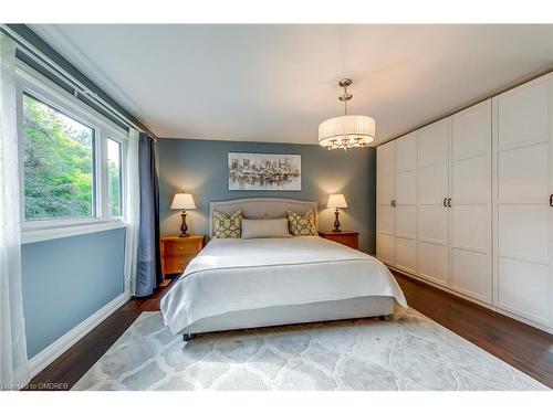 1460 Caulder Drive, Oakville, ON - Indoor Photo Showing Bedroom