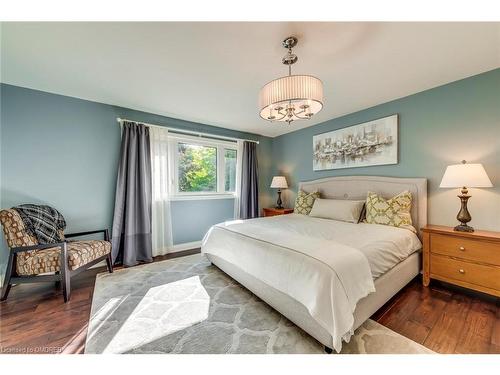 1460 Caulder Drive, Oakville, ON - Indoor Photo Showing Bedroom