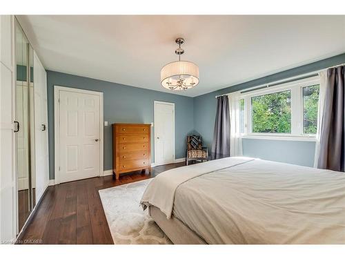 1460 Caulder Drive, Oakville, ON - Indoor Photo Showing Bedroom