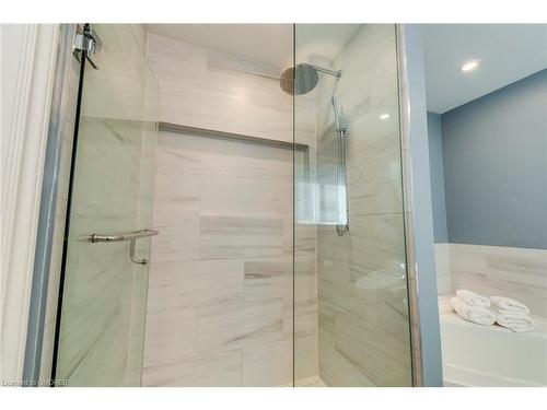 1460 Caulder Drive, Oakville, ON - Indoor Photo Showing Bathroom