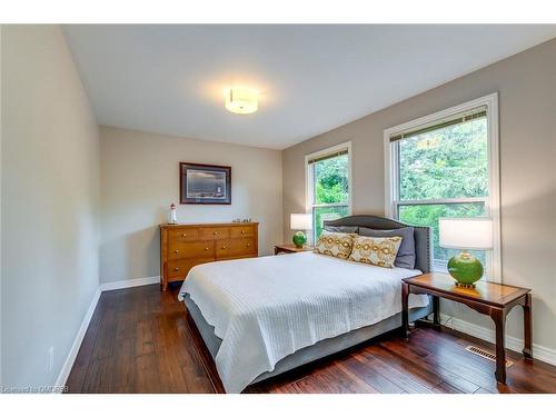 1460 Caulder Drive, Oakville, ON - Indoor Photo Showing Bedroom