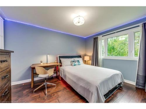 1460 Caulder Drive, Oakville, ON - Indoor Photo Showing Bedroom