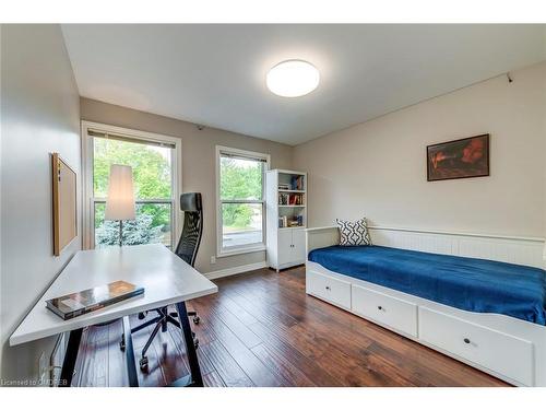 1460 Caulder Drive, Oakville, ON - Indoor Photo Showing Bedroom