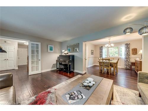 1460 Caulder Drive, Oakville, ON - Indoor Photo Showing Living Room