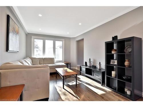 3521 Toffee Street, Burlington, ON - Indoor Photo Showing Living Room