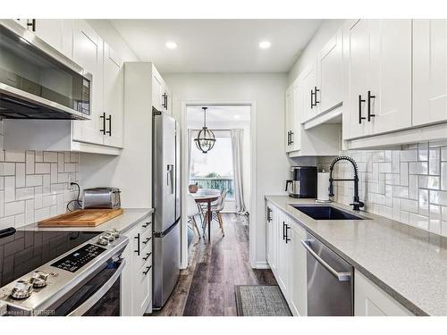 2234 Shipwright Road, Oakville, ON - Indoor Photo Showing Kitchen With Upgraded Kitchen