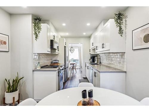 2234 Shipwright Road, Oakville, ON - Indoor Photo Showing Kitchen