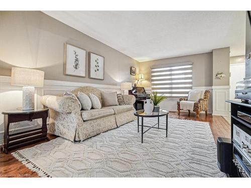 4476 Jenkins Crescent, Mississauga, ON - Indoor Photo Showing Living Room