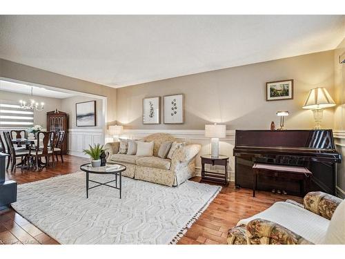 4476 Jenkins Crescent, Mississauga, ON - Indoor Photo Showing Living Room