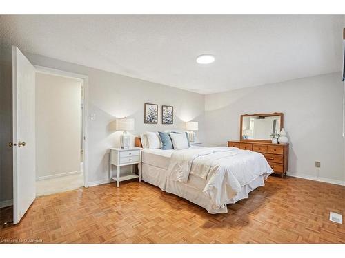 4476 Jenkins Crescent, Mississauga, ON - Indoor Photo Showing Bedroom