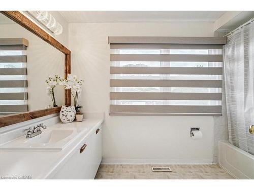 4476 Jenkins Crescent, Mississauga, ON - Indoor Photo Showing Bathroom