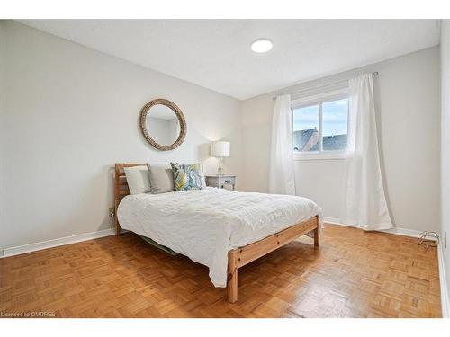 4476 Jenkins Crescent, Mississauga, ON - Indoor Photo Showing Bedroom