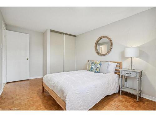 4476 Jenkins Crescent, Mississauga, ON - Indoor Photo Showing Bedroom