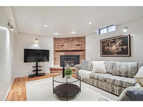 4476 Jenkins Crescent, Mississauga, ON - Indoor Photo Showing Living Room With Fireplace