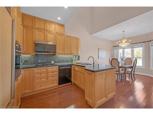 106 Fairwood Place W, Burlington, ON - Indoor Photo Showing Kitchen