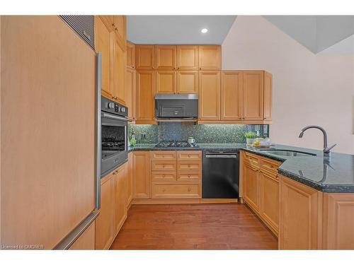 106 Fairwood Place W, Burlington, ON - Indoor Photo Showing Kitchen