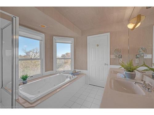 106 Fairwood Place W, Burlington, ON - Indoor Photo Showing Bathroom