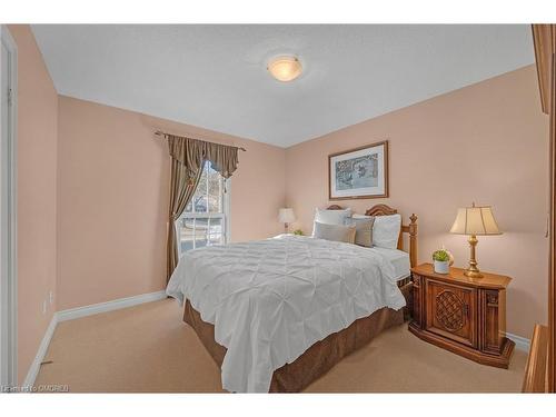 106 Fairwood Place W, Burlington, ON - Indoor Photo Showing Bedroom