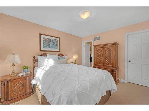 106 Fairwood Place W, Burlington, ON - Indoor Photo Showing Bedroom