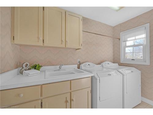 106 Fairwood Place W, Burlington, ON - Indoor Photo Showing Laundry Room