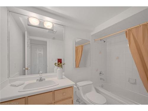 106 Fairwood Place W, Burlington, ON - Indoor Photo Showing Bathroom