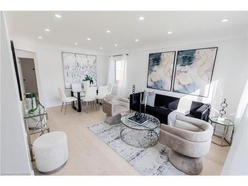 46 Upper Walker Avenue, Stoney Creek, ON - Indoor Photo Showing Living Room