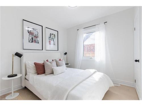 46 Upper Walker Avenue, Stoney Creek, ON - Indoor Photo Showing Bedroom