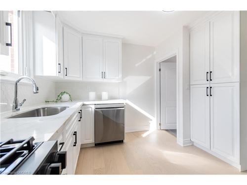 46 Upper Walker Avenue, Stoney Creek, ON - Indoor Photo Showing Kitchen