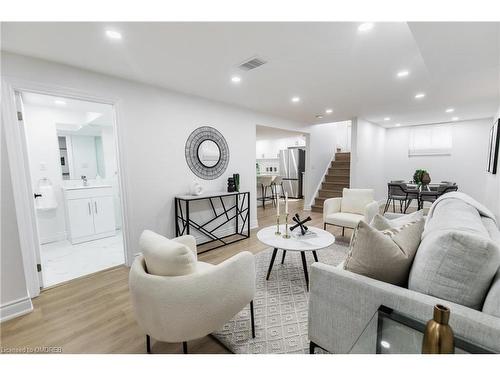 46 Upper Walker Avenue, Stoney Creek, ON - Indoor Photo Showing Living Room