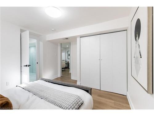 46 Upper Walker Avenue, Stoney Creek, ON - Indoor Photo Showing Bedroom