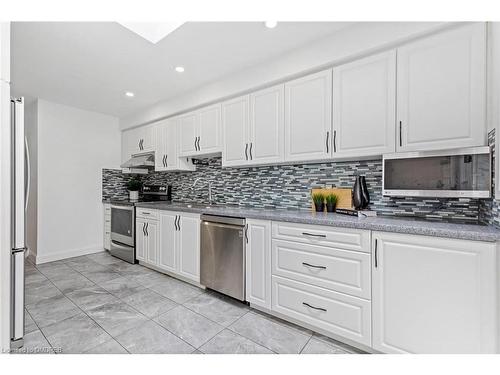 1204 Potters Wheel Crescent, Oakville, ON - Indoor Photo Showing Kitchen With Upgraded Kitchen