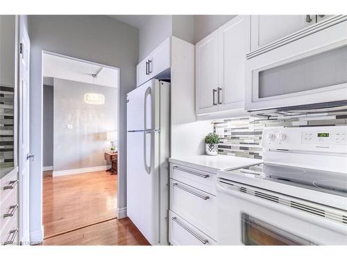 517-2511 Lakeshore Road W, Oakville, ON - Indoor Photo Showing Kitchen