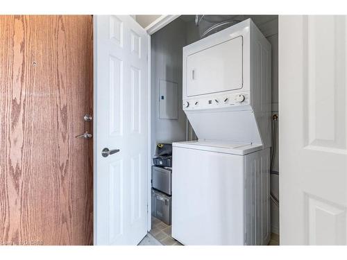 517-2511 Lakeshore Road W, Oakville, ON - Indoor Photo Showing Laundry Room