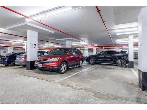 517-2511 Lakeshore Road W, Oakville, ON - Indoor Photo Showing Garage