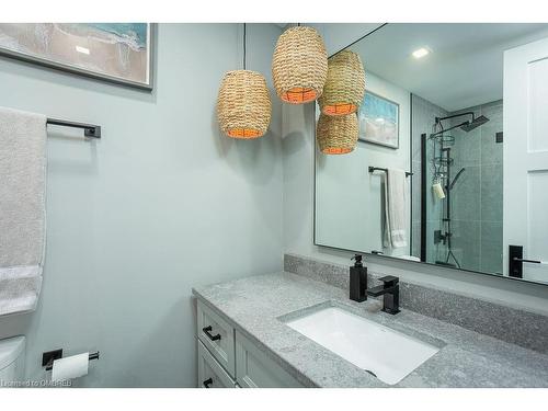 1504-5250 Lakeshore Road, Burlington, ON - Indoor Photo Showing Bathroom