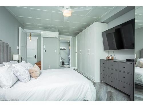 1504-5250 Lakeshore Road, Burlington, ON - Indoor Photo Showing Bedroom