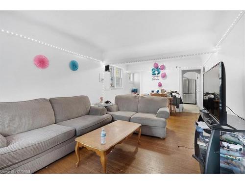 83 Haddon Avenue S, Hamilton, ON - Indoor Photo Showing Living Room