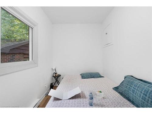 83 Haddon Avenue S, Hamilton, ON - Indoor Photo Showing Bedroom