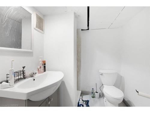 83 Haddon Avenue S, Hamilton, ON - Indoor Photo Showing Bathroom