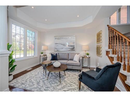 2540 Sunnyhurst Close, Oakville, ON - Indoor Photo Showing Living Room