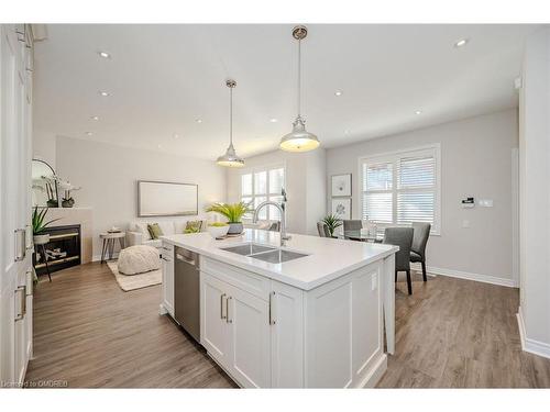 2540 Sunnyhurst Close, Oakville, ON - Indoor Photo Showing Kitchen With Double Sink