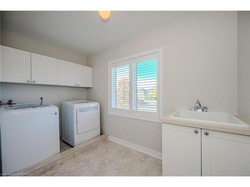 2540 Sunnyhurst Close, Oakville, ON - Indoor Photo Showing Laundry Room