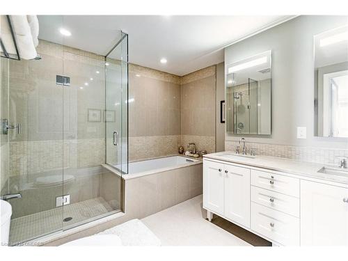 327-3500 Lakeshore Rd W, Oakville, ON - Indoor Photo Showing Bathroom