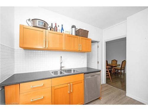 117 Fairleigh Avenue S, Hamilton, ON - Indoor Photo Showing Kitchen With Double Sink