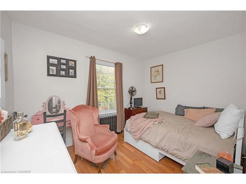 117 Fairleigh Avenue S, Hamilton, ON - Indoor Photo Showing Bedroom