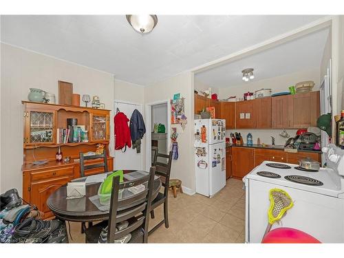 117 Fairleigh Avenue S, Hamilton, ON - Indoor Photo Showing Kitchen