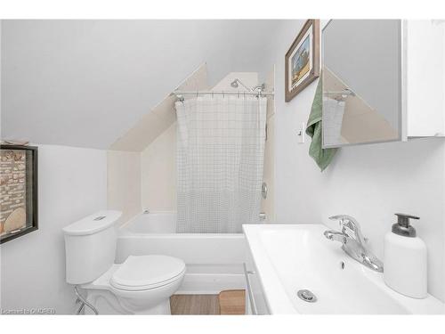 117 Fairleigh Avenue S, Hamilton, ON - Indoor Photo Showing Bathroom