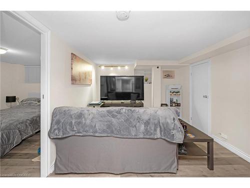 117 Fairleigh Avenue S, Hamilton, ON - Indoor Photo Showing Bedroom