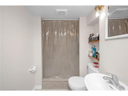 117 Fairleigh Avenue S, Hamilton, ON - Indoor Photo Showing Bathroom