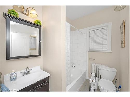 117 Fairleigh Avenue S, Hamilton, ON - Indoor Photo Showing Bathroom